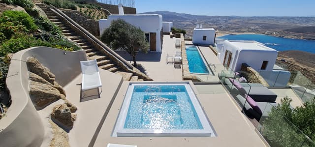 Straus Villa