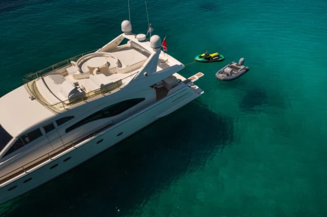 Ferretti 68 6