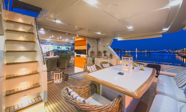Ferretti 80 2