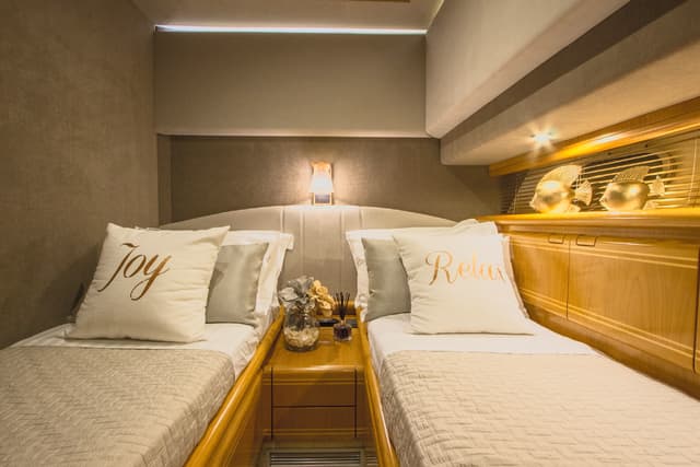 Ferretti 80 7